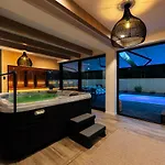 別荘 Mielnovo - Dom Z Basenem, Sauna I Jacuzzi ミエルノ