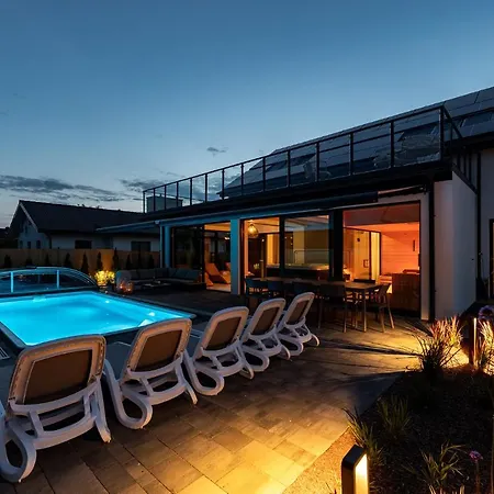 Mielnovo - Dom Z Basenem, Sauna I Jacuzzi ミエルノ