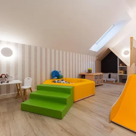 Semesterbostad Mielnovo - Dom Z Basenem, Sauna I Jacuzzi *