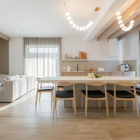 別荘 Mielnovo - Dom Z Basenem, Sauna I Jacuzzi *