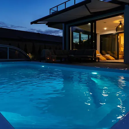 Mielnovo - Dom Z Basenem, Sauna I Jacuzzi * ミエルノ